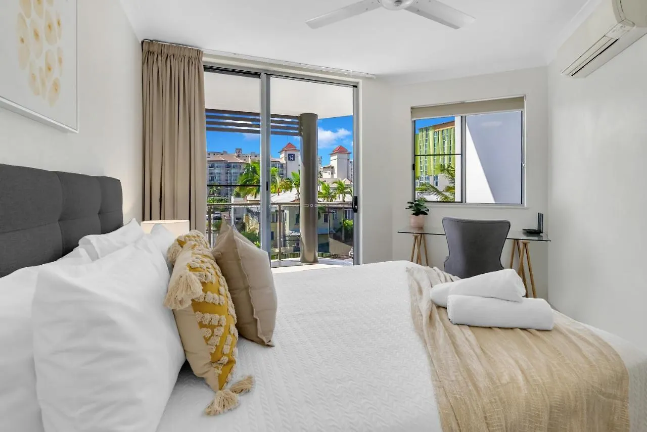 City Lights- Spacious Apartment Cairns
