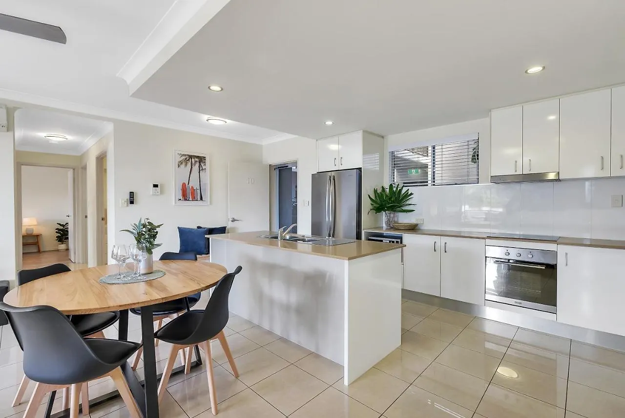 City Lights- Spacious Apartment Cairns Australia