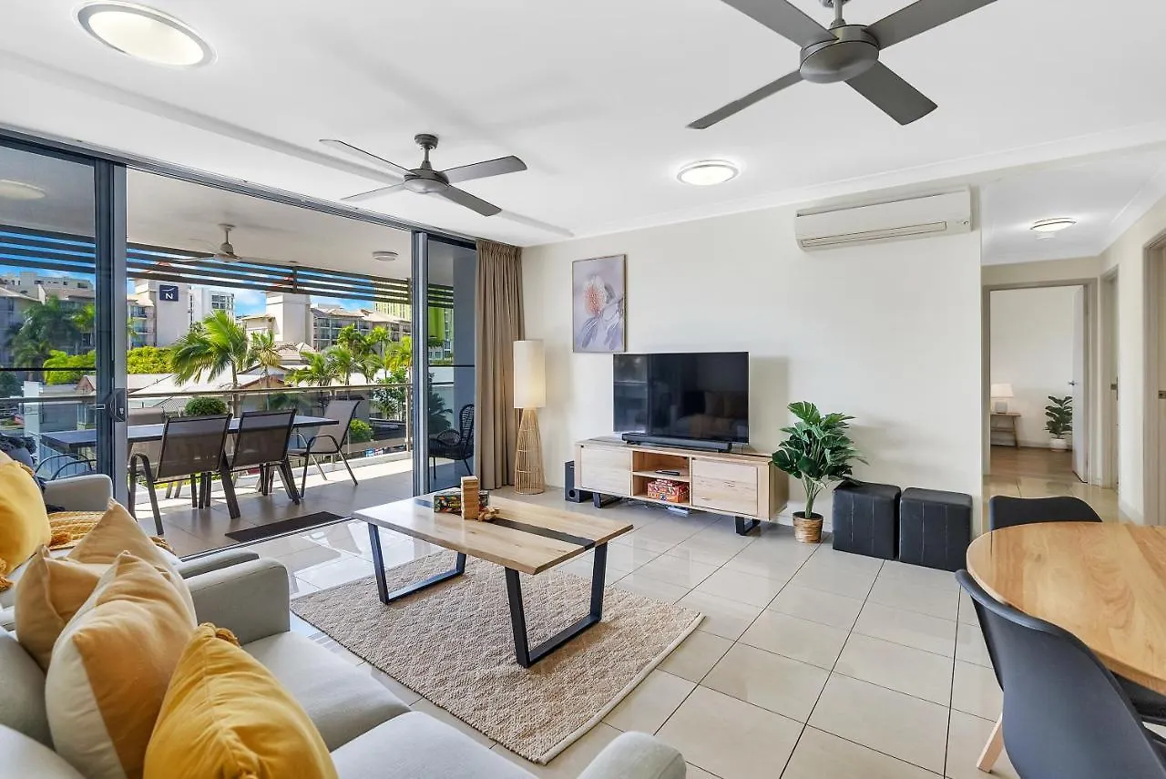 City Lights- Spacious Apartment Cairns