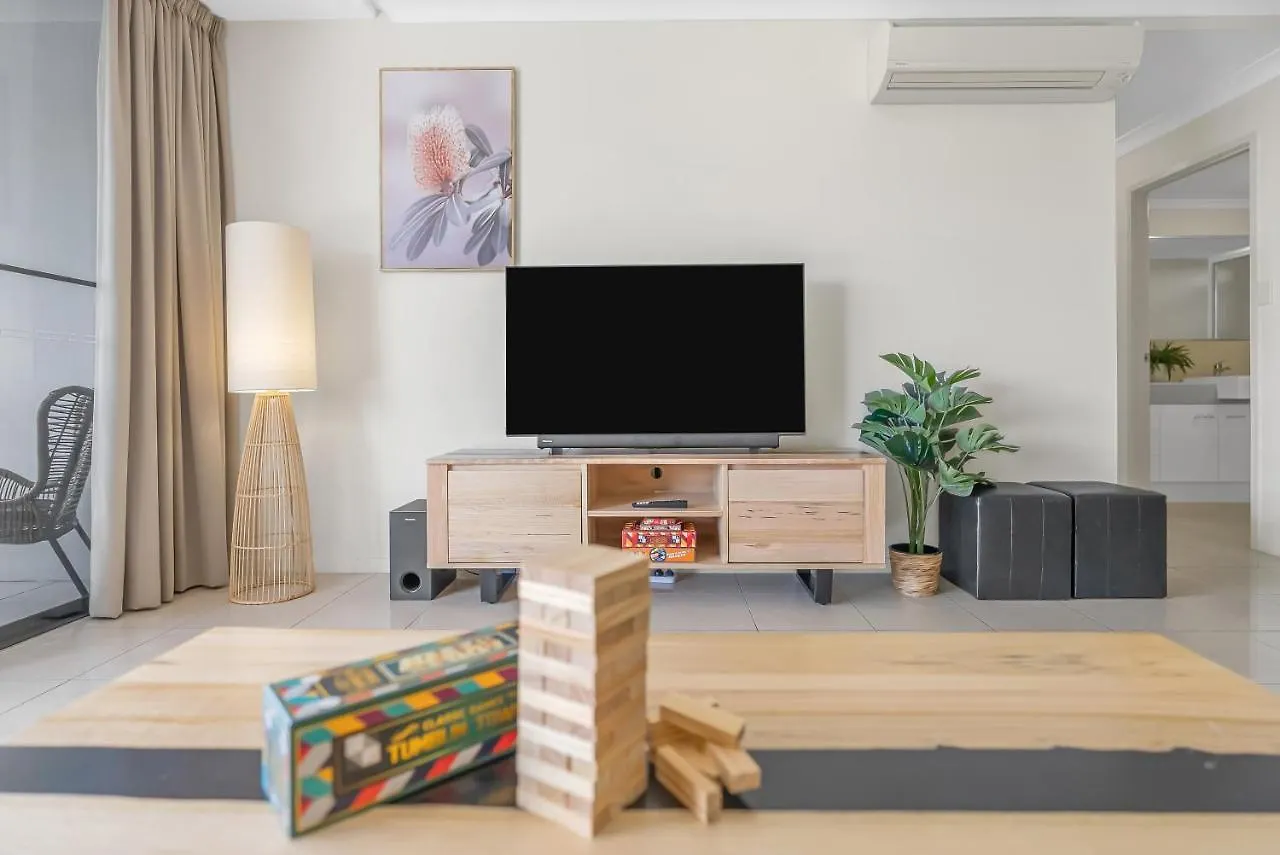 City Lights- Spacious Apartment Cairns