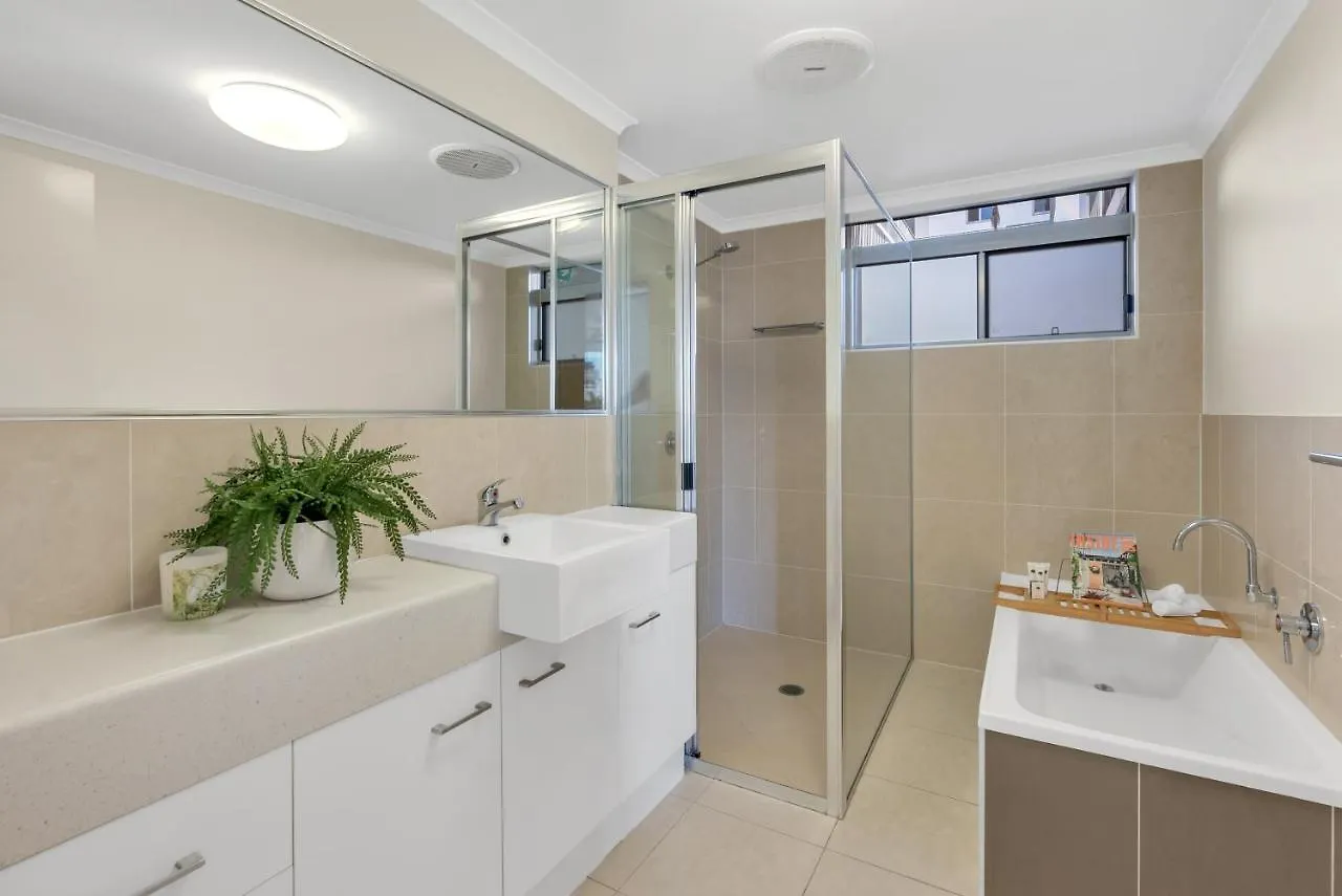 City Lights- Spacious Apartment Cairns Australia
