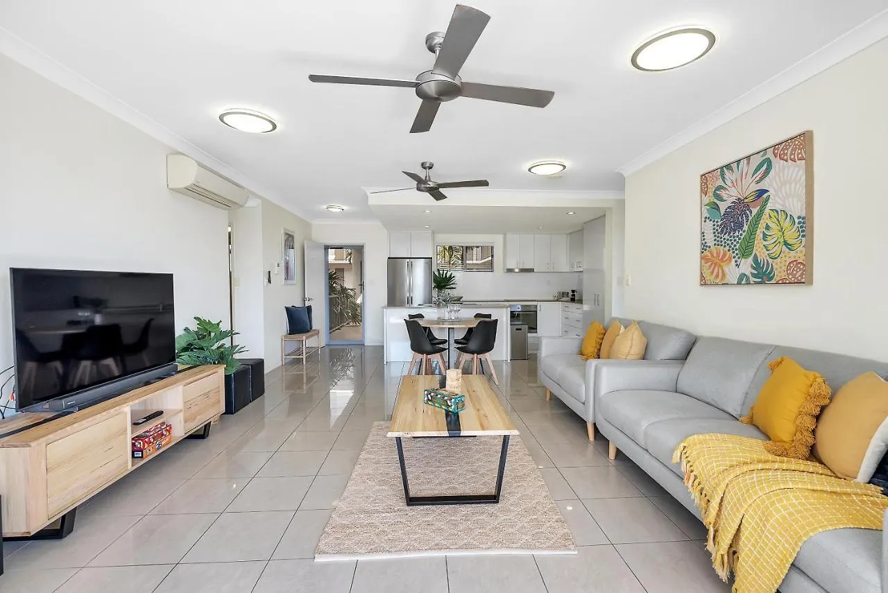 City Lights- Spacious Apartment Cairns Australia